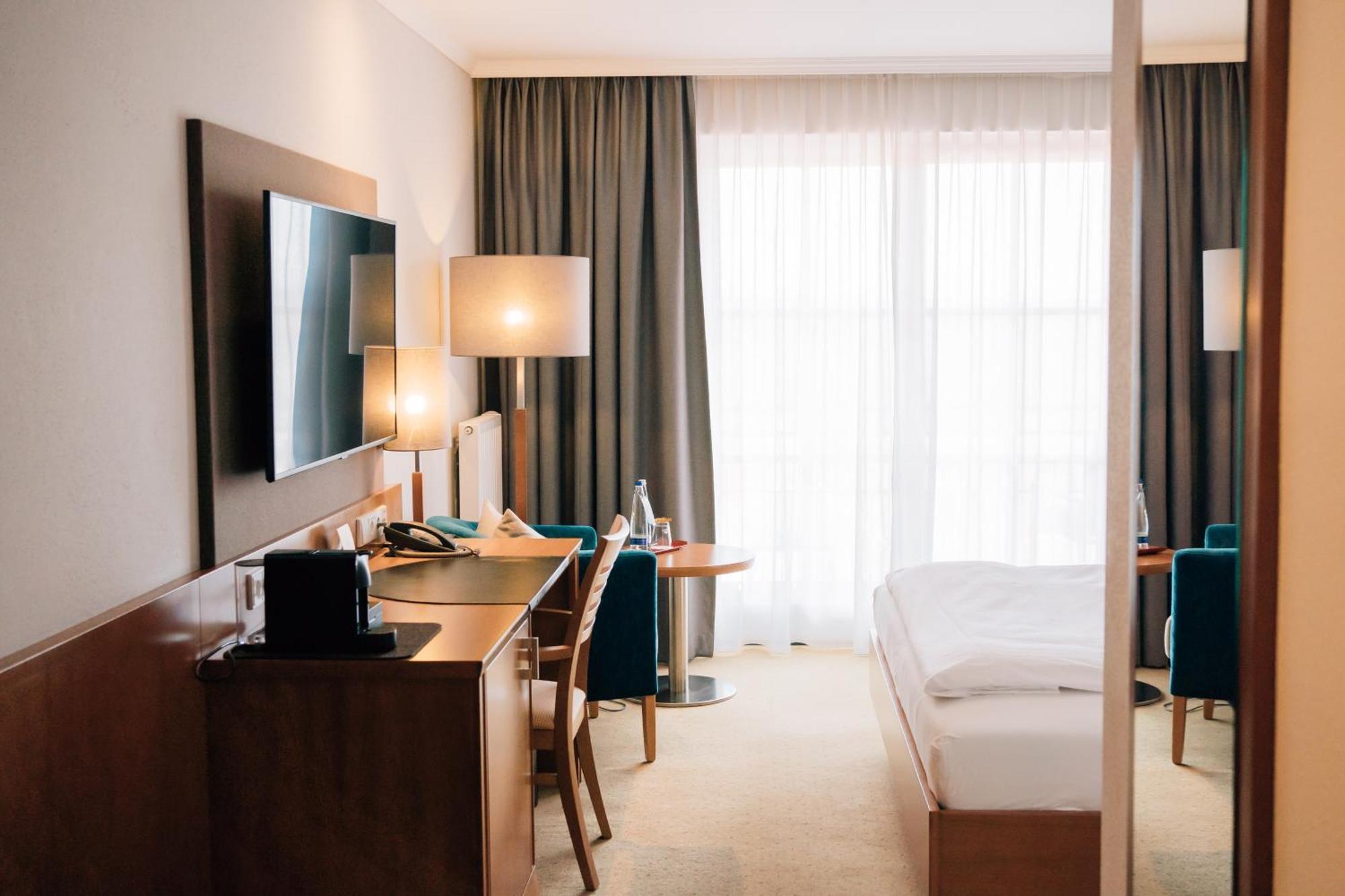 Klostermaier Hotel & Restaurant Иккинг Экстерьер фото